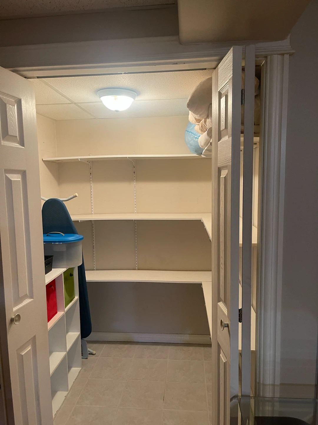 Modern and bright One bedroom basement for rent - photo 4