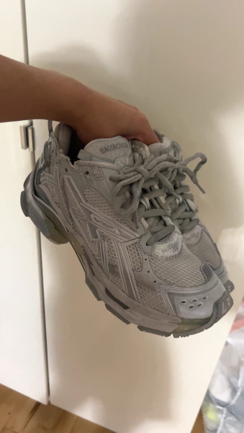 Balenciaga Runner (SEND OFFERS