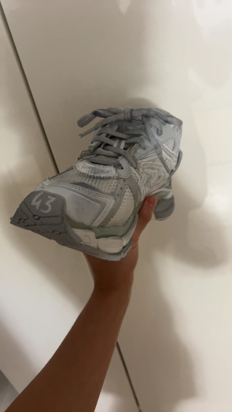 Balenciaga Runner (SEND OFFERS - photo 2