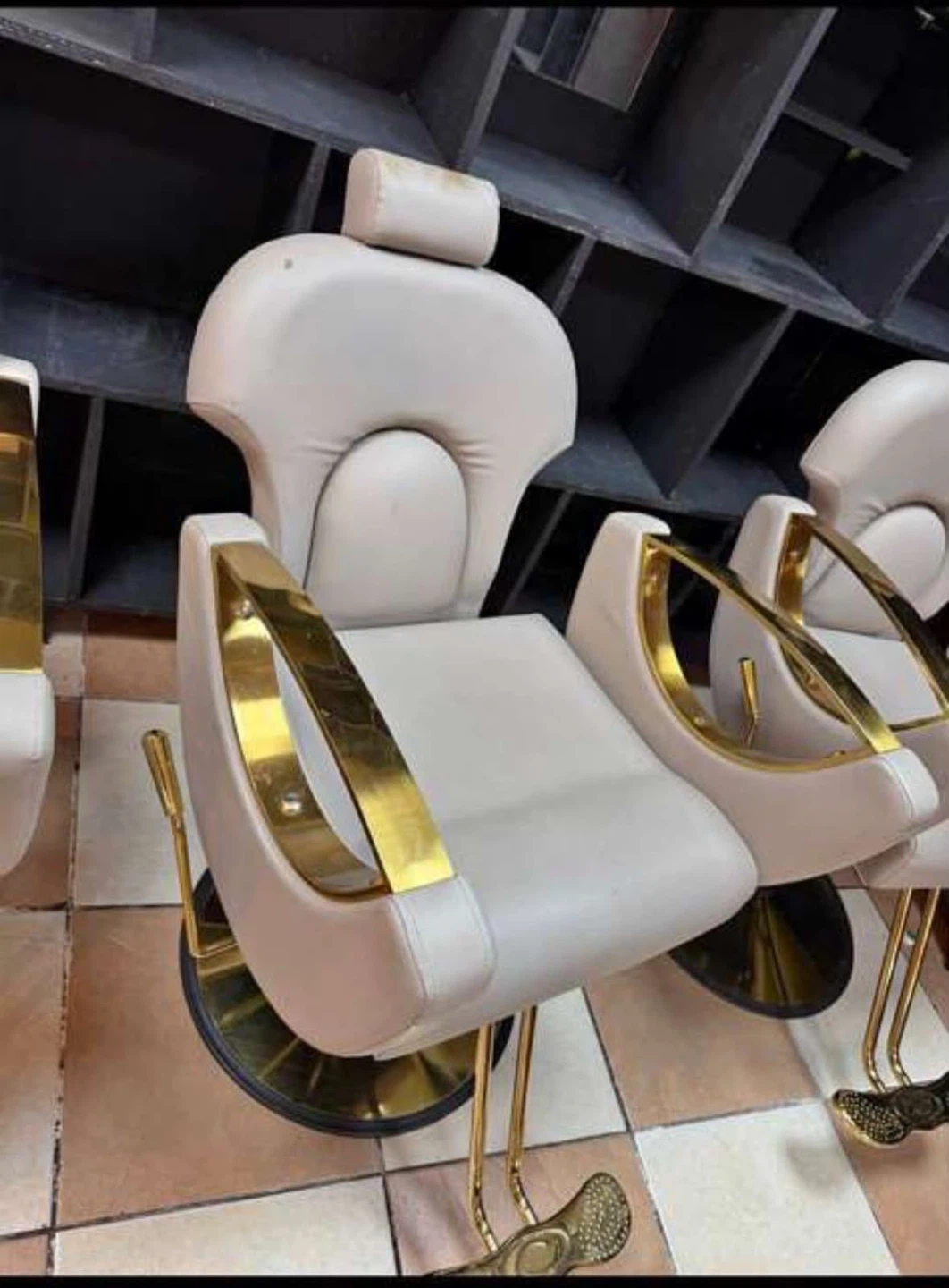 Salon Barber Chair Cream and Gold - photo 2
