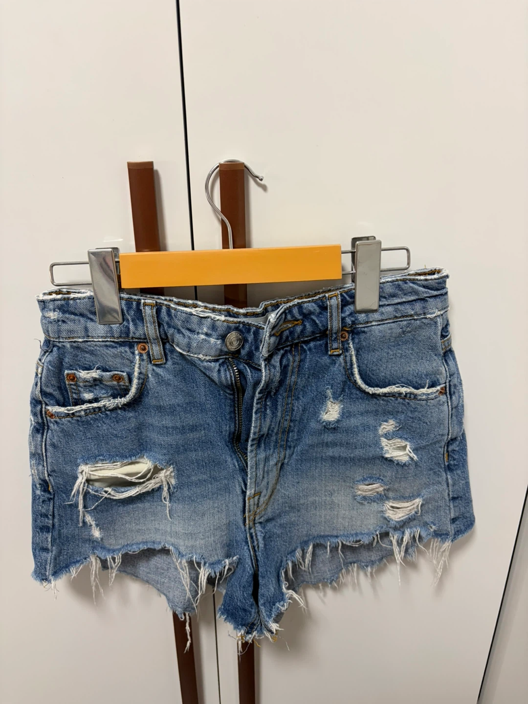 ZARA THE HW SHORT Distressed Denim Shorts