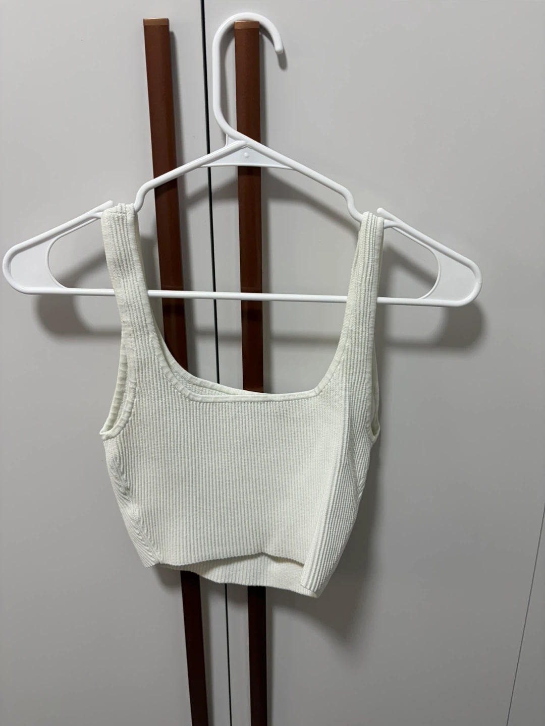 Babaton White Ribbed Cropped Tank Top Size S - photo 2