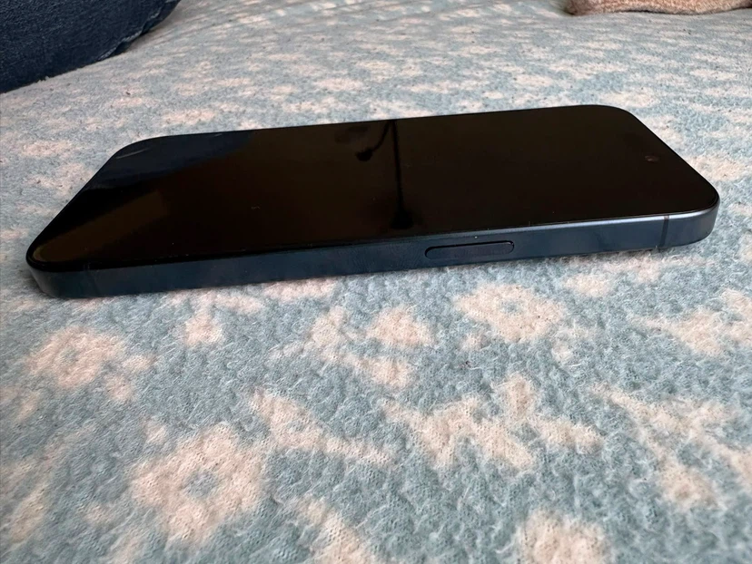 Iphone 15 Pro - photo 3
