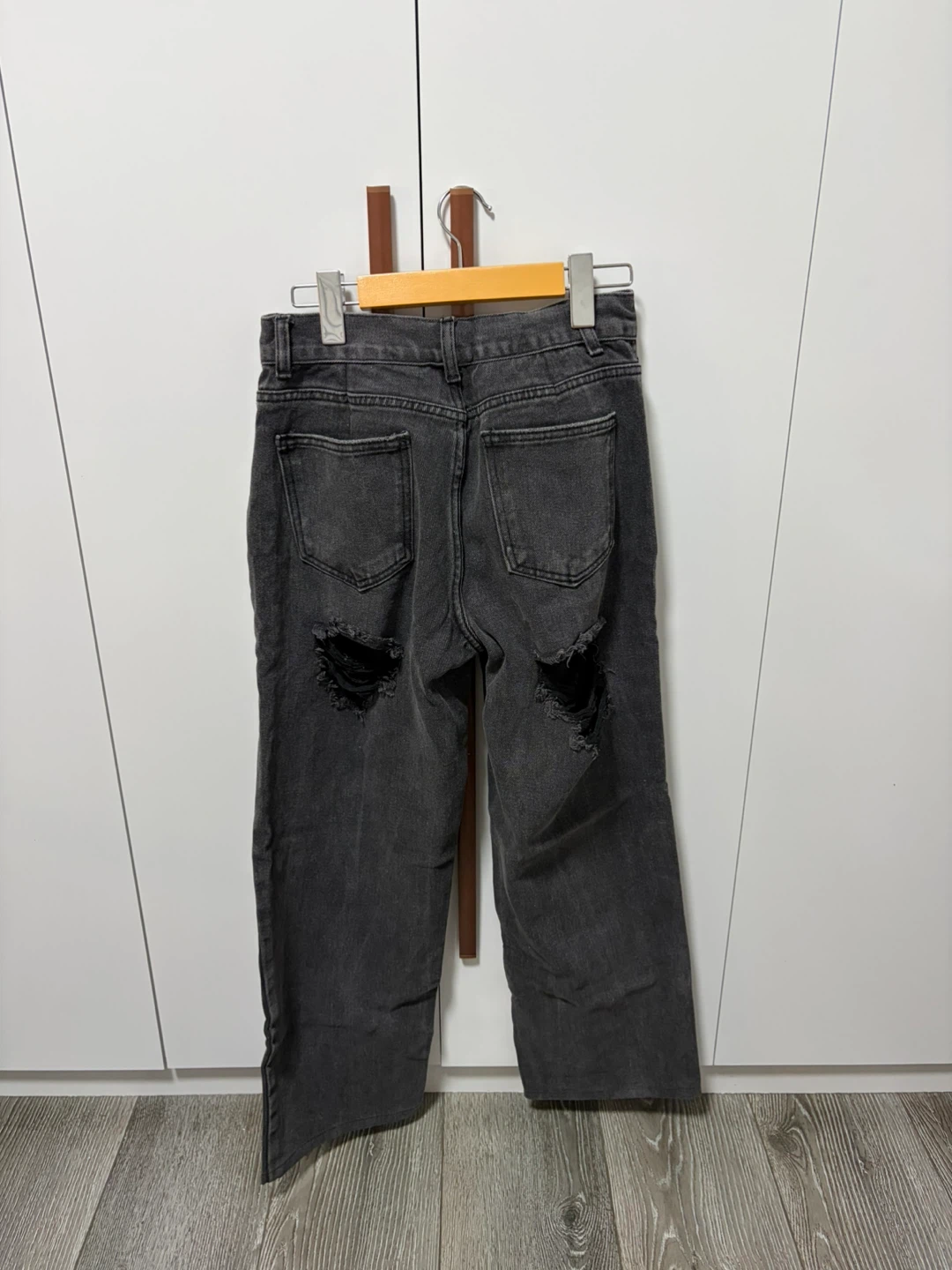 White Fox distressed black denim jeans - photo 2