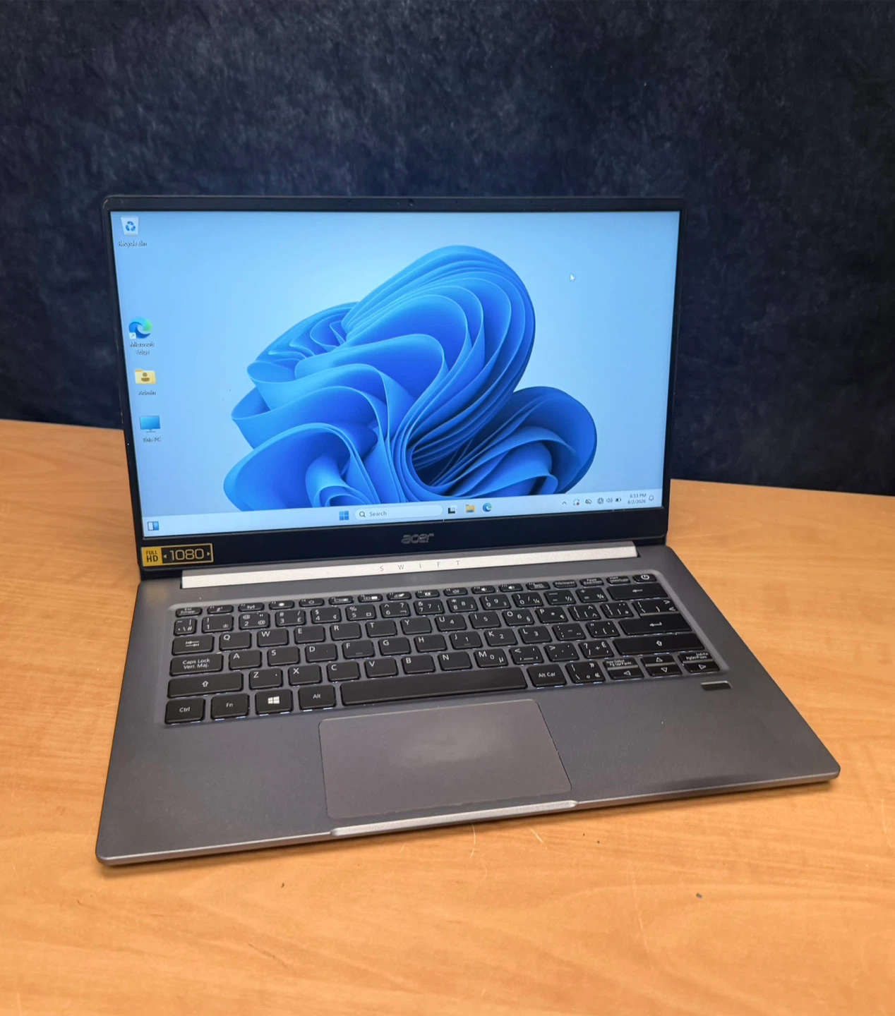 Acer Swift SF214-57 – Premium 14” Full HD Laptop