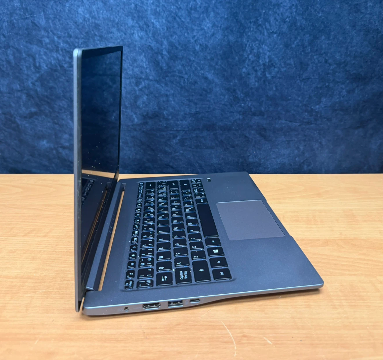 Acer Swift SF214-57 – Premium 14” Full HD Laptop - photo 2