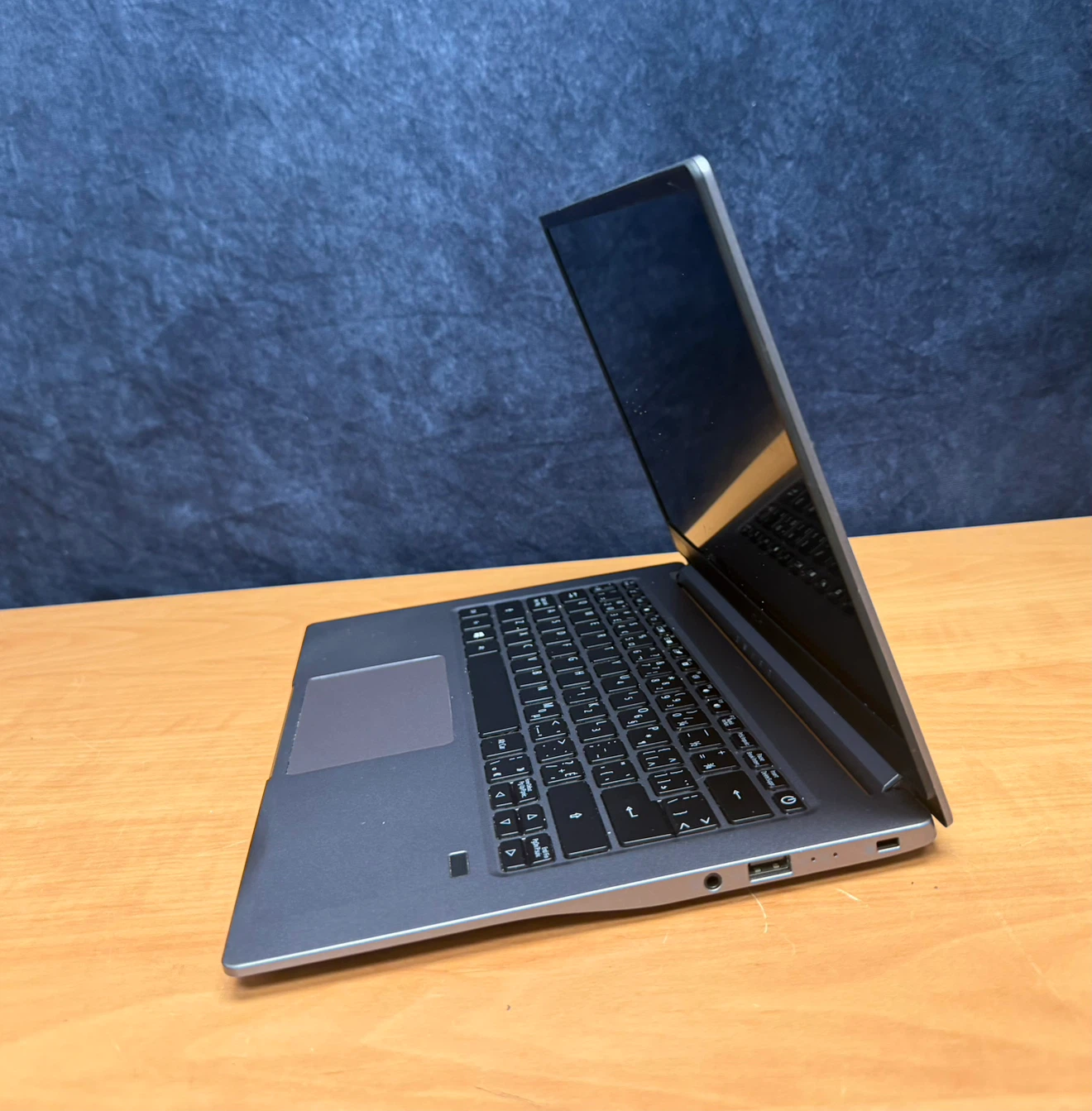 Acer Swift SF214-57 – Premium 14” Full HD Laptop - photo 3