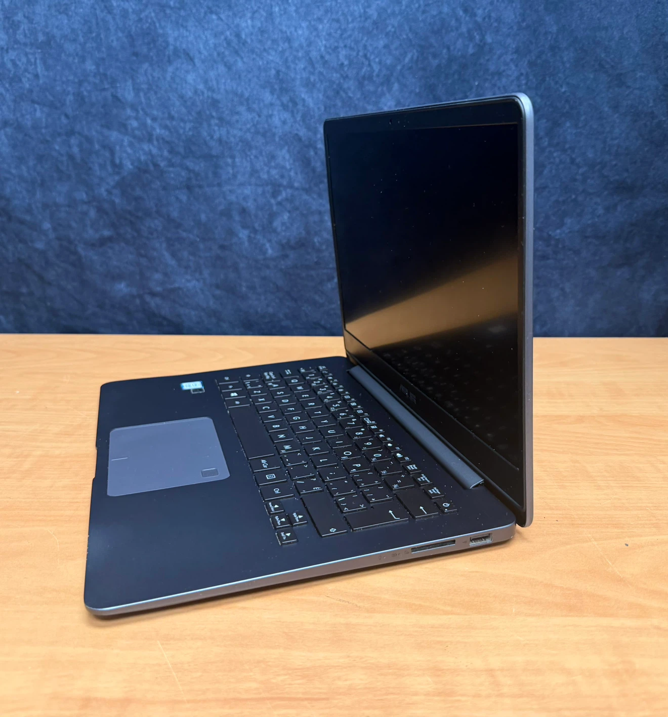 ASUS UX430U – Premium 14” Full HD Ultrabook - photo 4