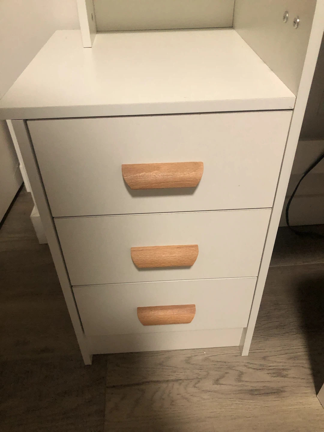 White Vanity Table with Lighted Mirror and Stool - photo 4