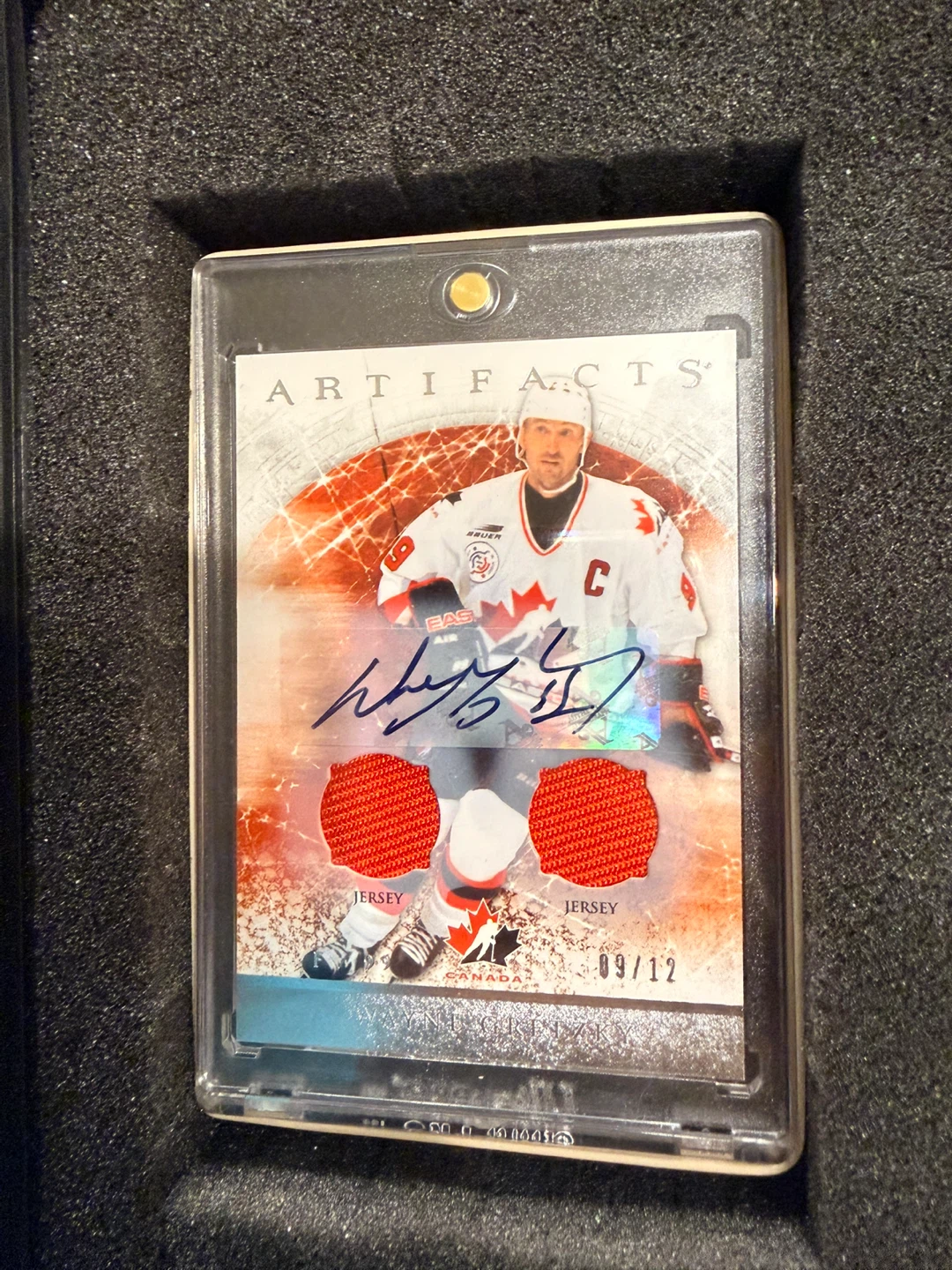 WAYNE GRETZKY - EXTREMELY RARE CARD! DUAL JERSEY AUTOGRAPH /12 - photo 2