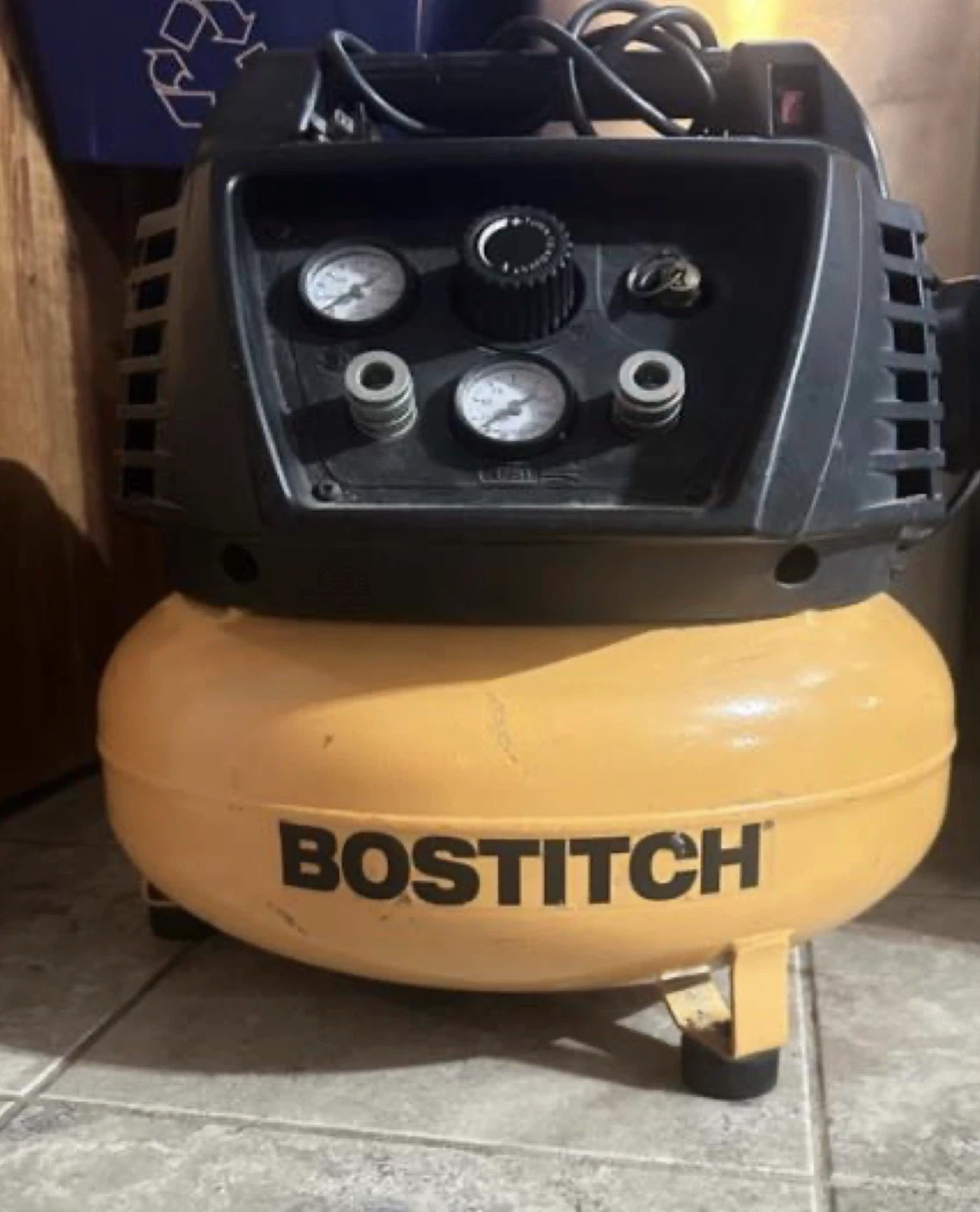 Bostitch 6‑Gallon, 150 PSI Oil‑Free Pancake Air Compressor - photo 2