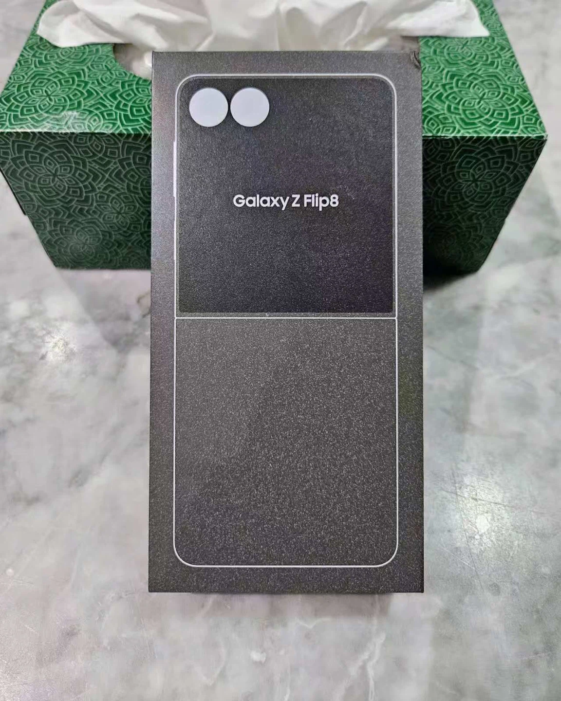 Samsung Galaxy Z Flip 8 - 256GB, Mint - NEED TO SELL EVERYTHING