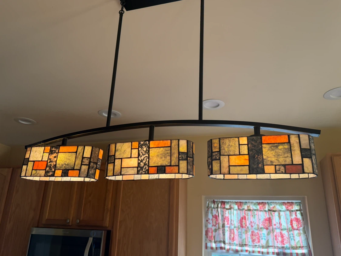 Beautiful 3 light island pendant light in stained glass - photo 2