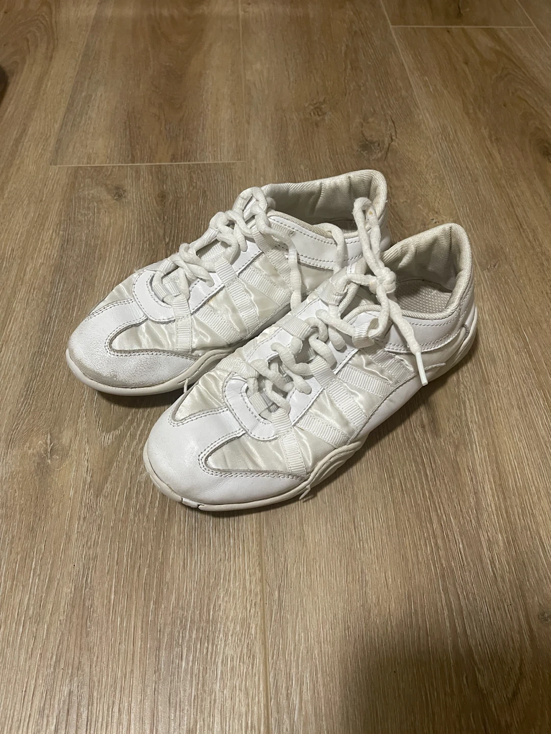 White Cheerleading Shoes with Carrying Case