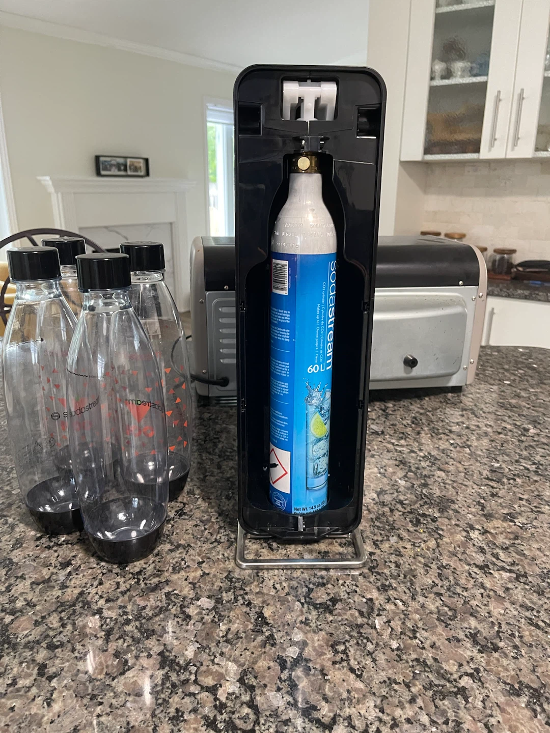 SodaStream Sparkling Water Maker with Bottles and CO2 Cylinder - photo 3