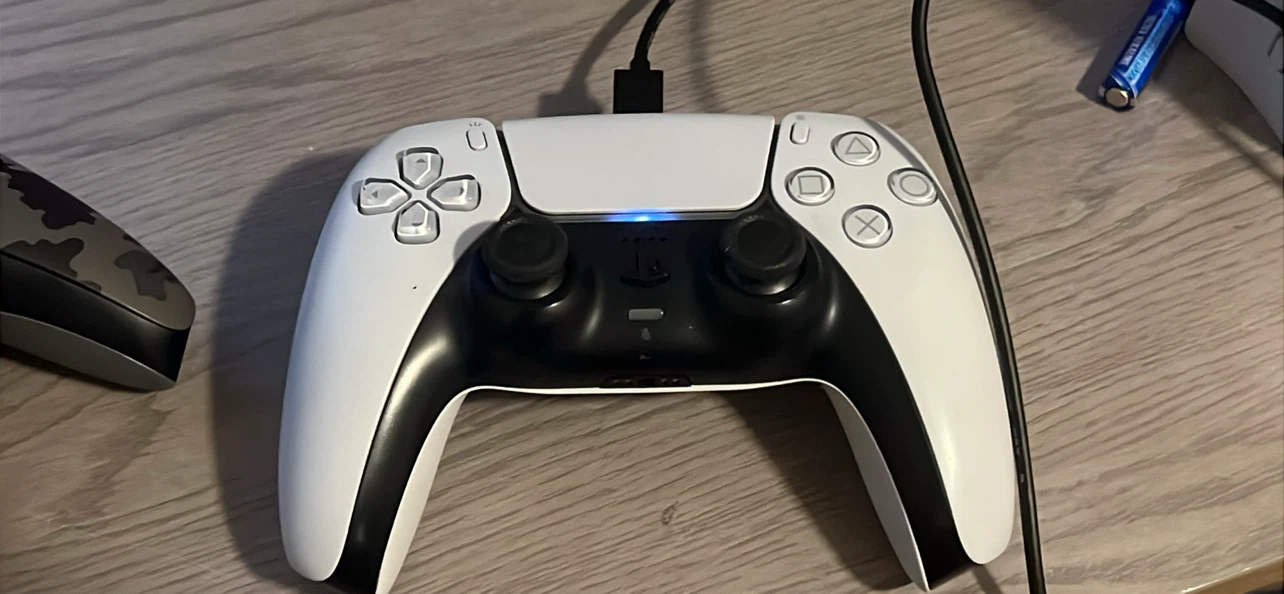 PlayStation 5 slim disc 1tb with 4 controllers - photo 2