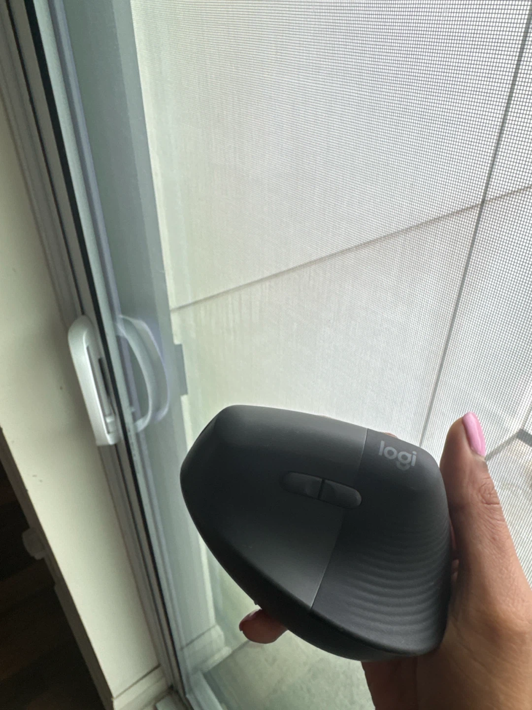 Logitech Vertical Mouse - photo 2