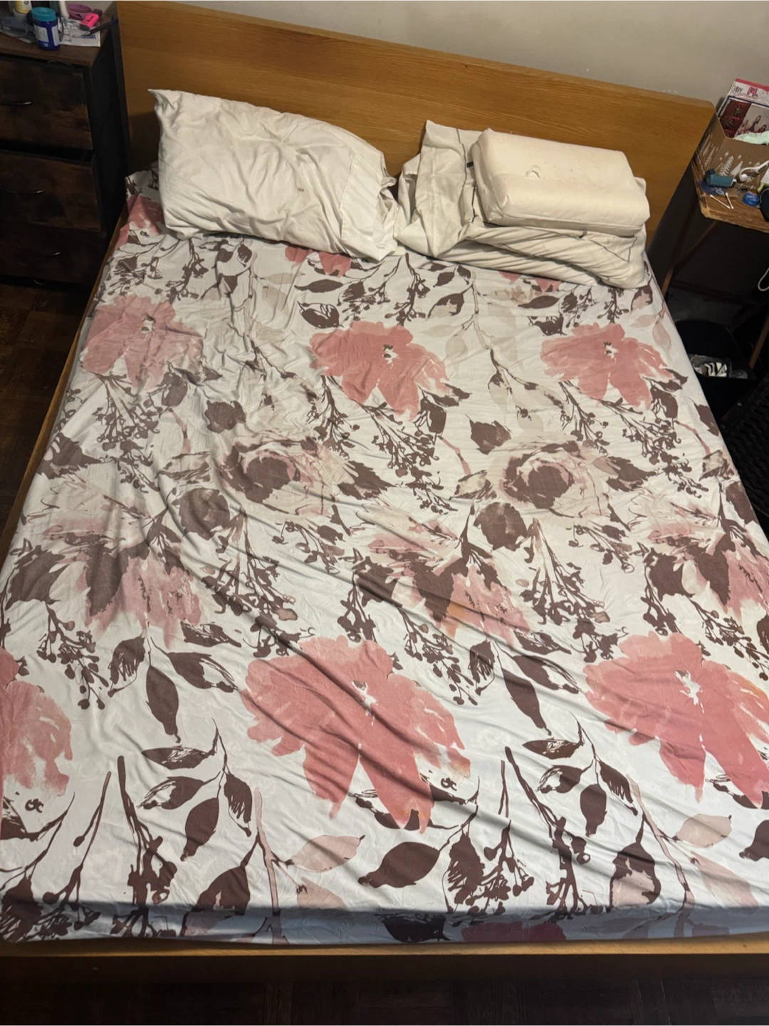 Queen Size Bed wooden Frame and Matress - photo 3