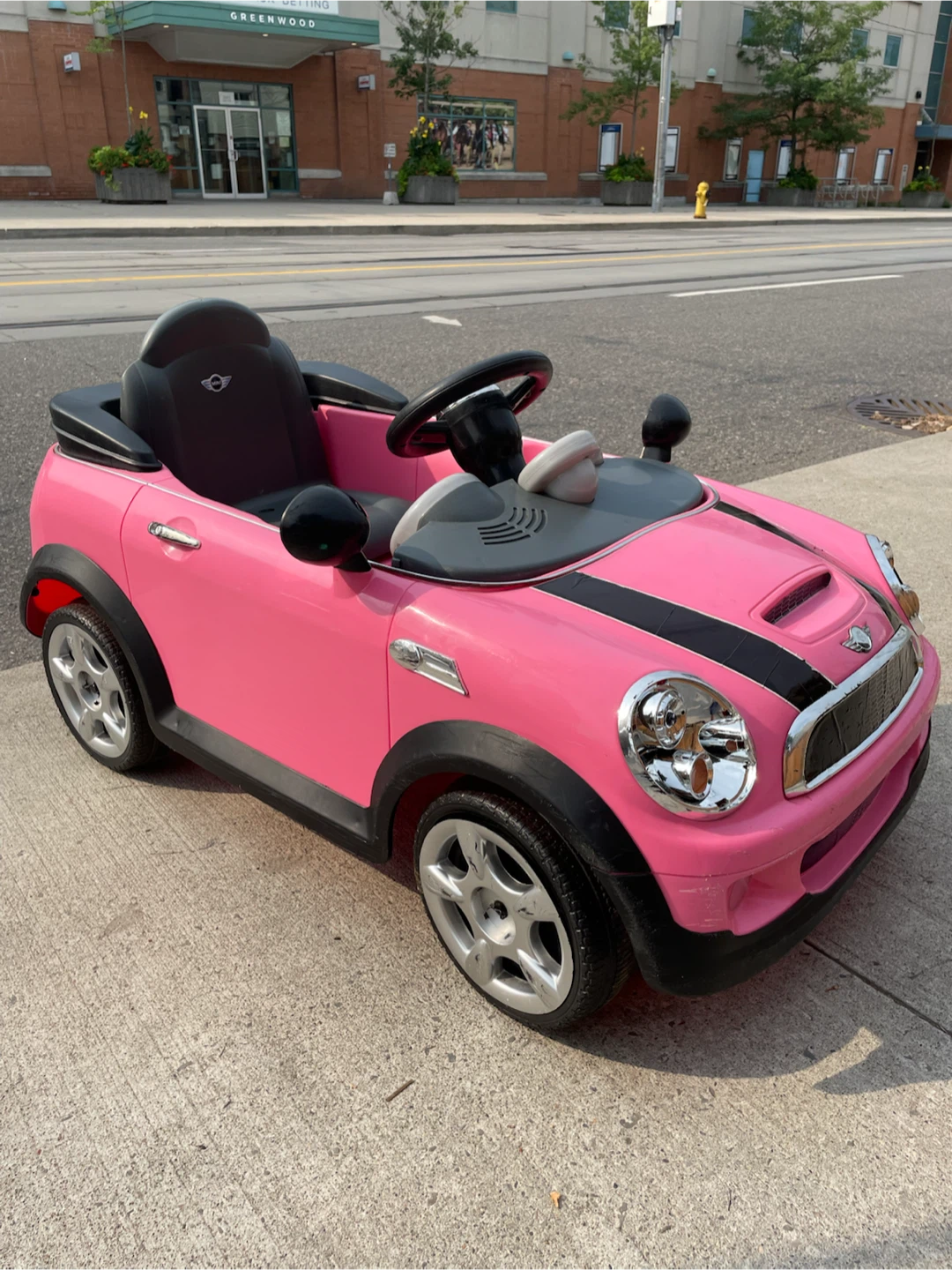 Pink Mini Cooper Ride-On Car for Kids - photo 3