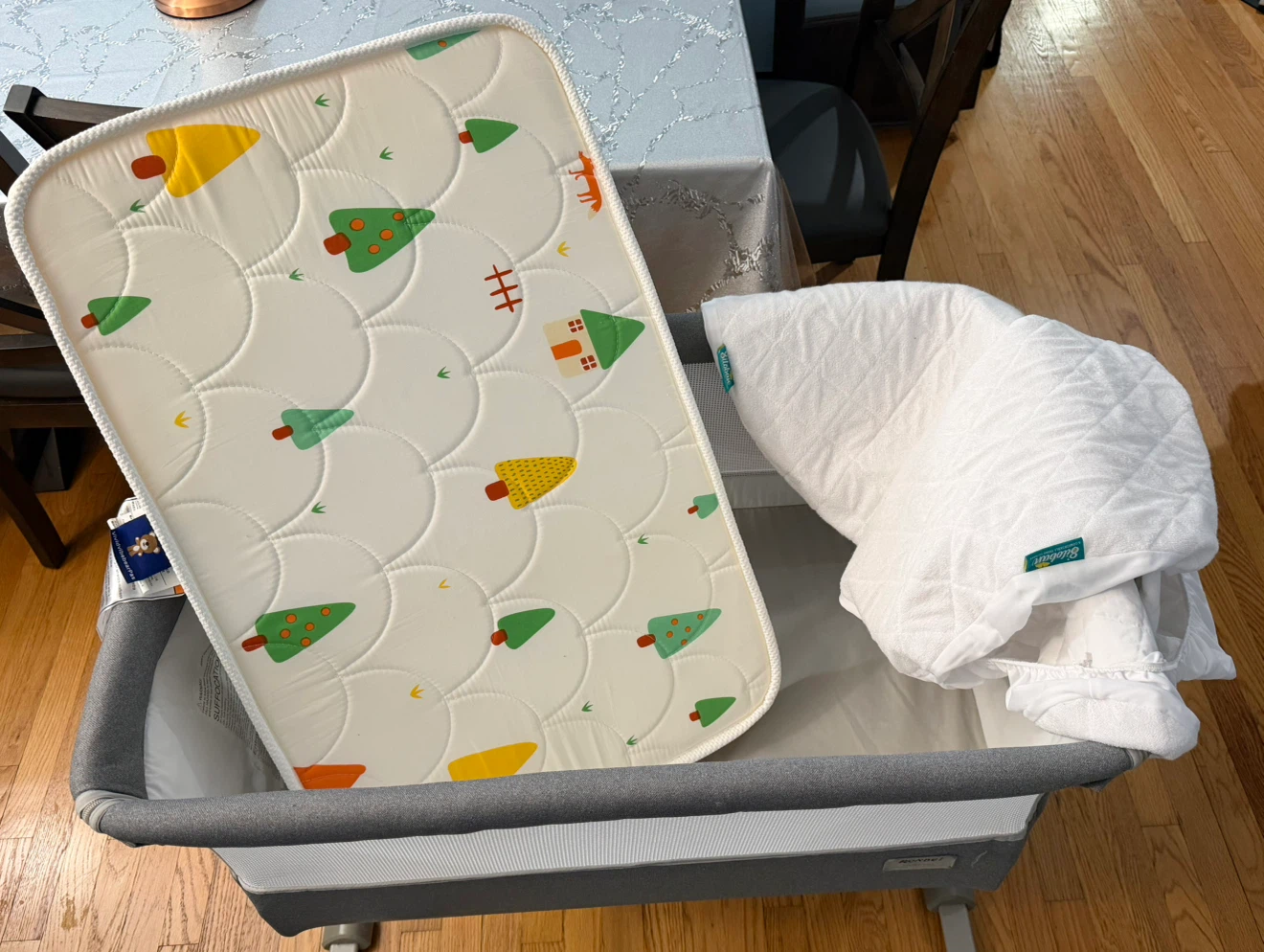 Baby bedside bassinet + matress + 2 waterproof sheets