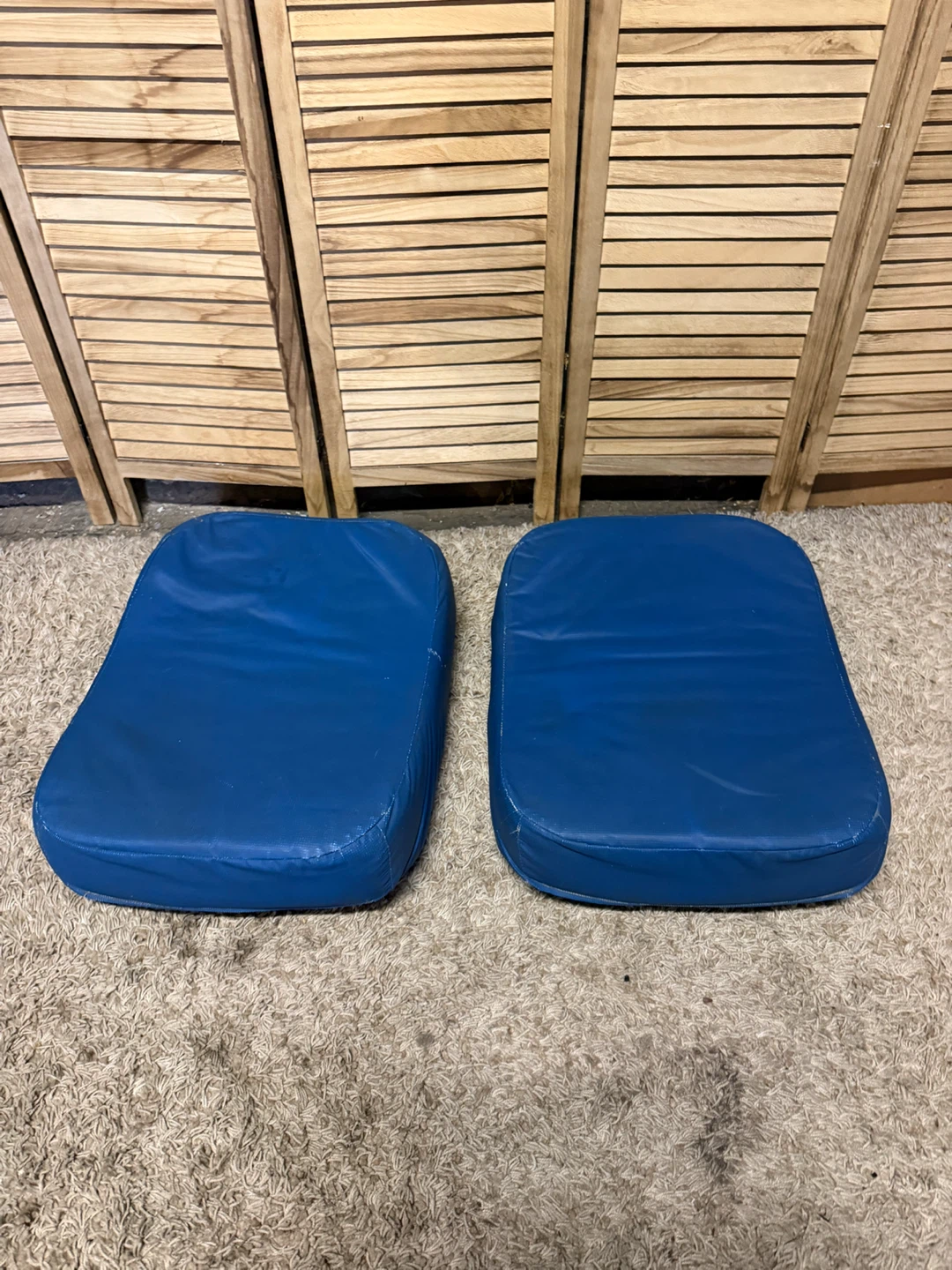 Pair of blocking shields - photo 2