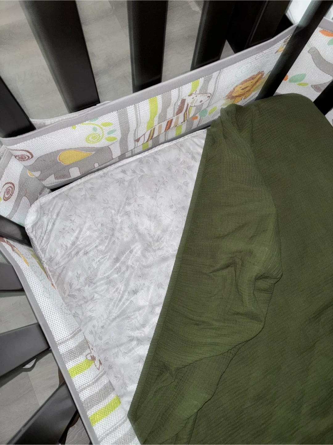 Crib + Mattress + Accessories – Items Starting at $5 - photo 3