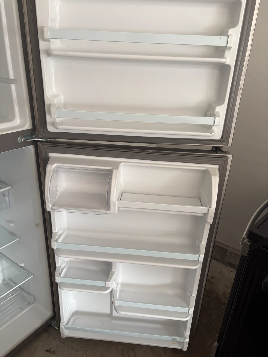 Whirlpool Refrigerator - photo 2