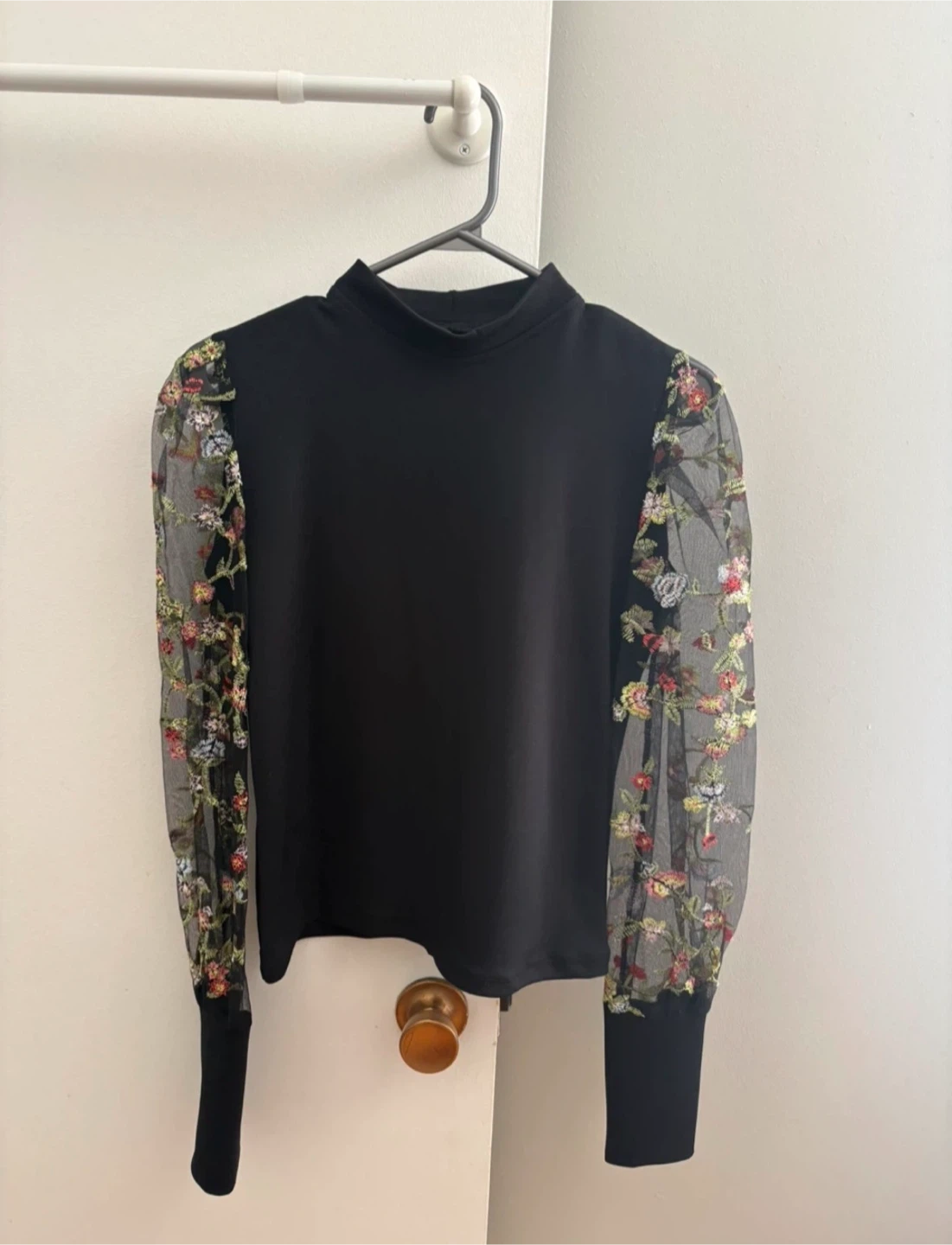 Black Top with Mesh Sleeves - photo 2