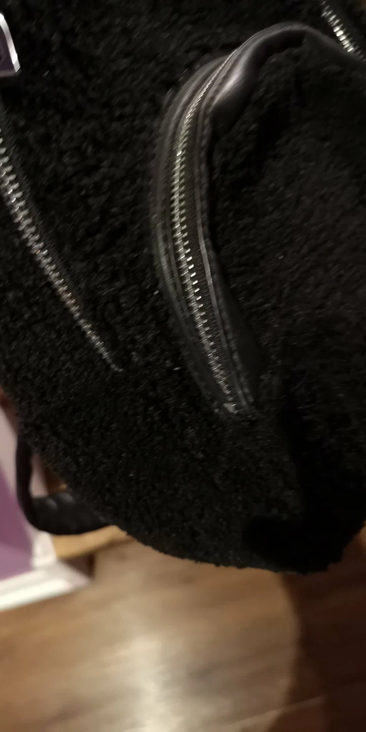 Black fuzzy backpack - photo 2