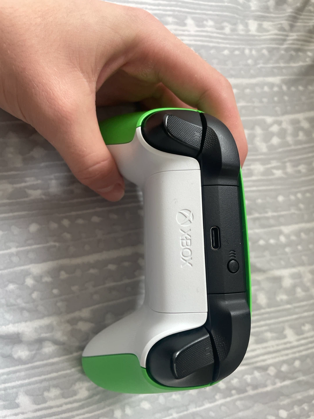 Xbox Wireless Controller - Electric Volt - photo 2
