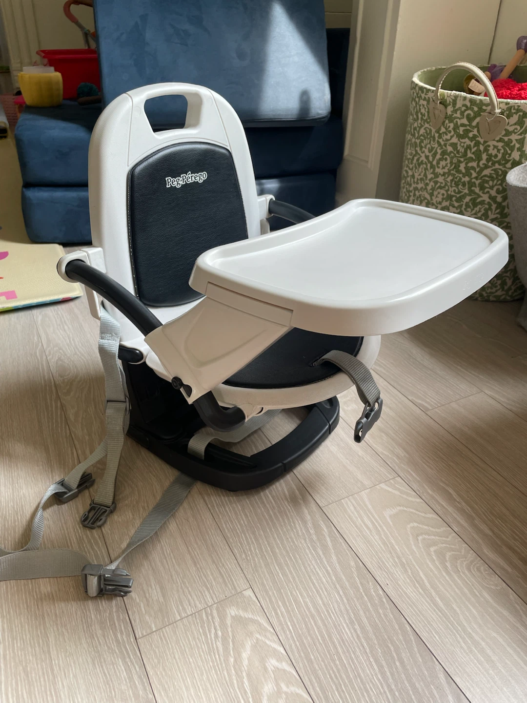 Black Peg Pérego Rialto Foldable Booster Chair