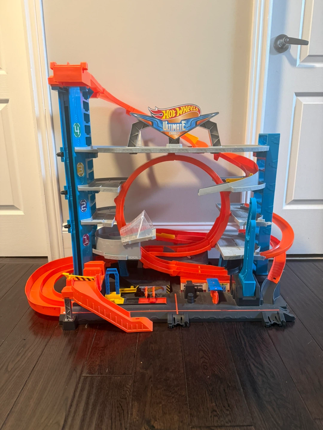 Hot wheels ultimate garage