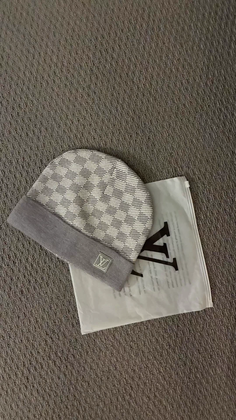 Quality Louis Vuitton Beanie (Grey)
