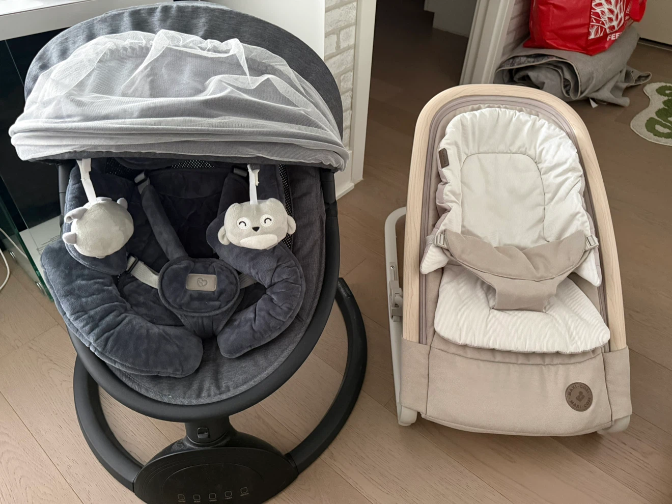 Baby Bundle: clothes chair swing bassinet and carrier - photo 5