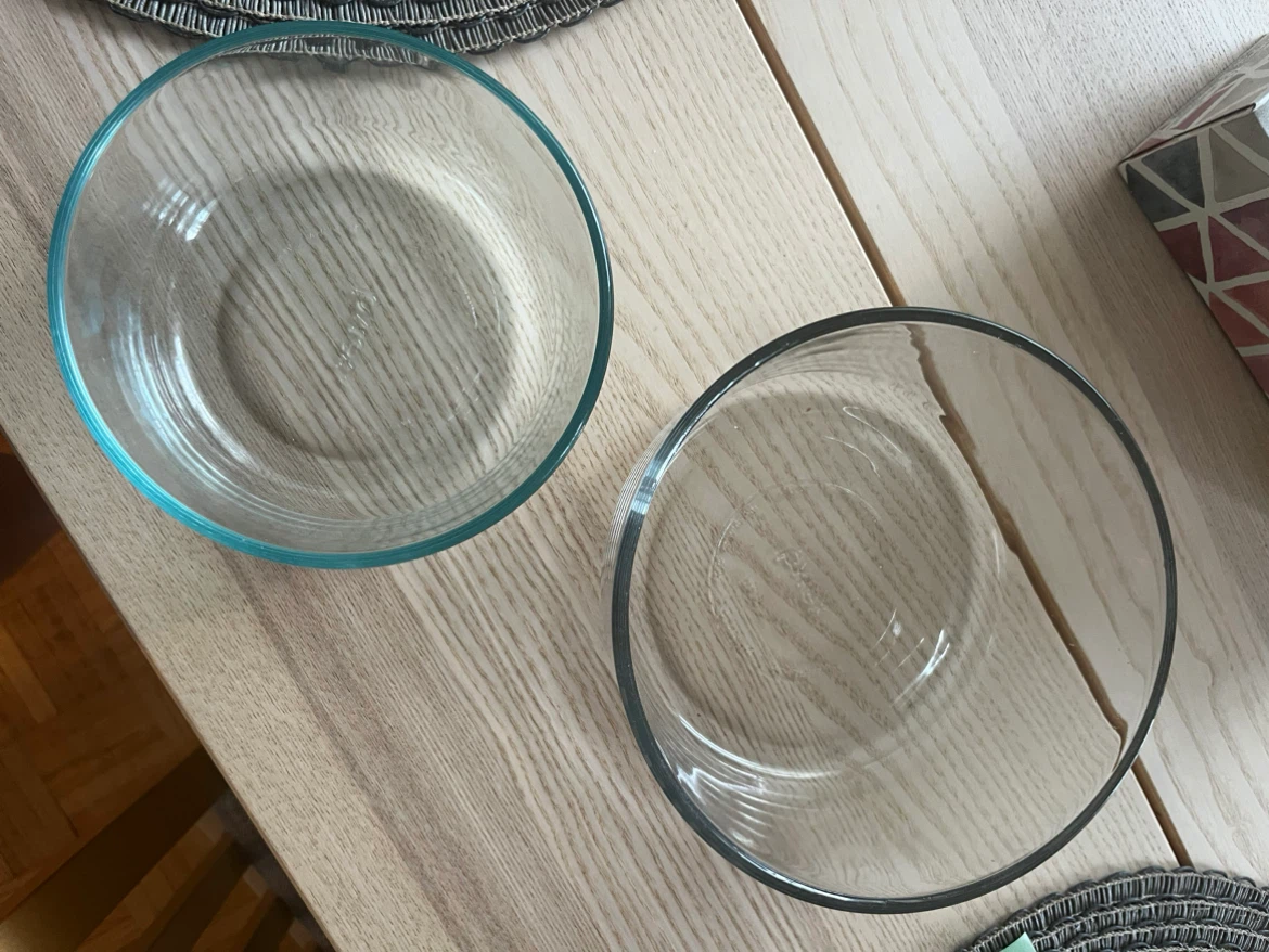 2 Glass Bowls - photo 2