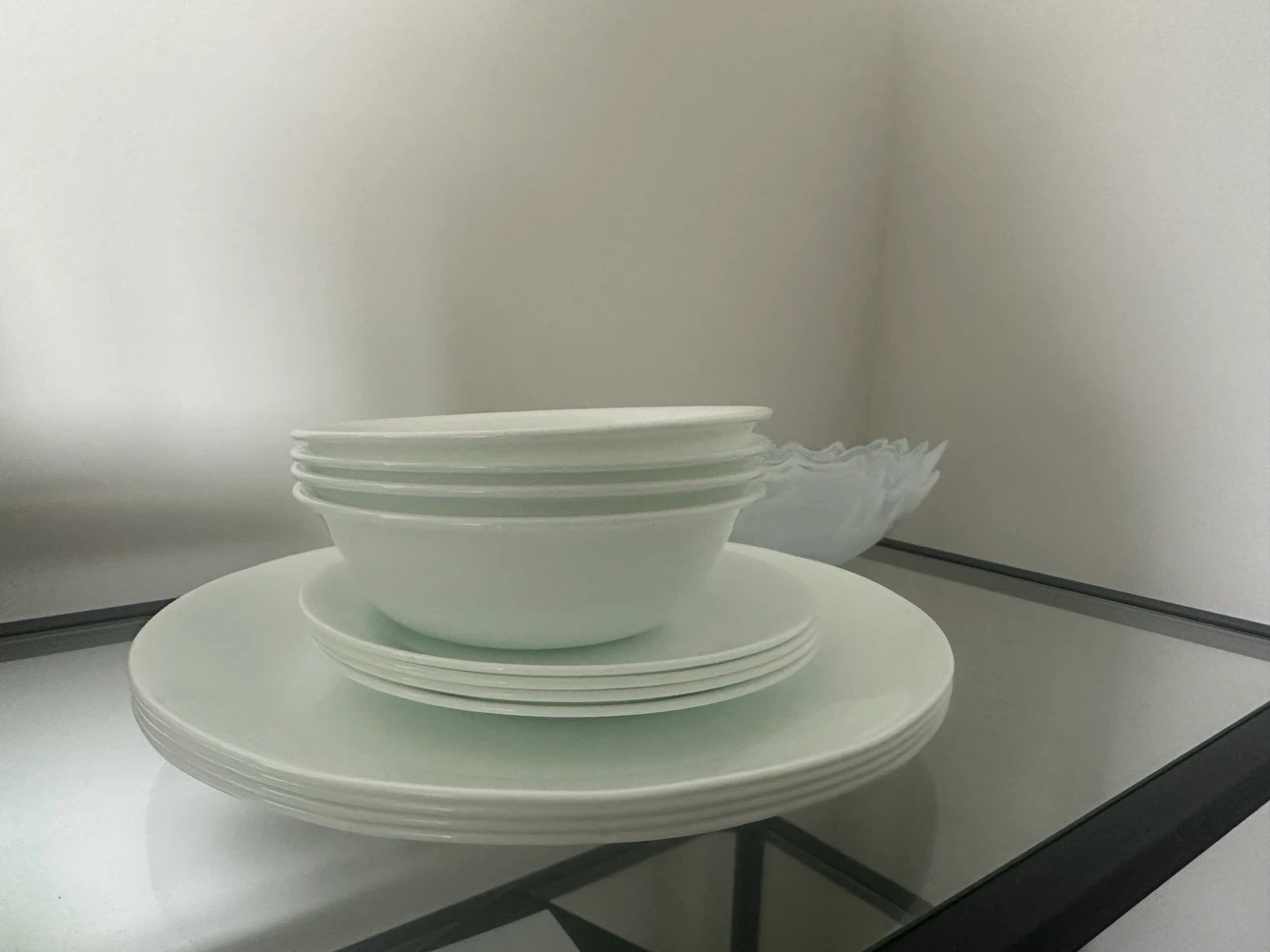 White Dinnerware Set