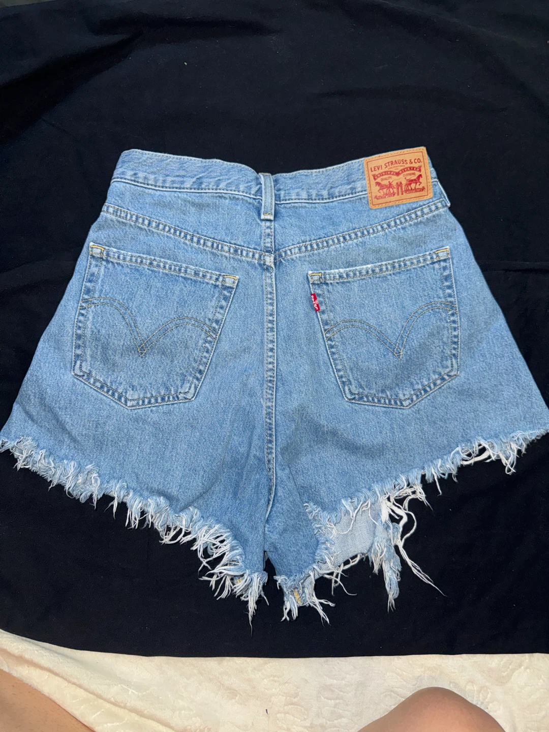 Levi's High Waisted Mom Shorts - Size 32 - photo 3