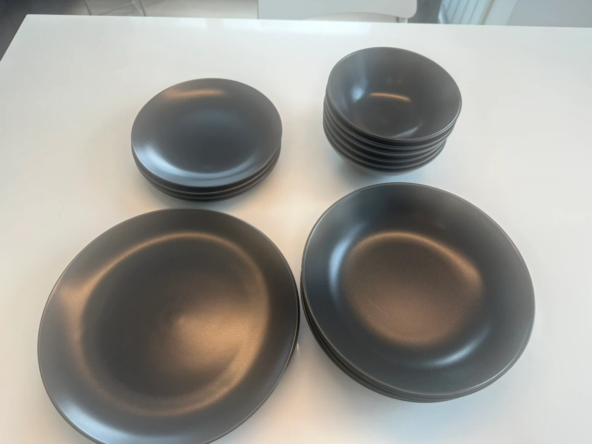 Set of 6 Black Matte Dinner Plates and 6 Bowls - photo 2
