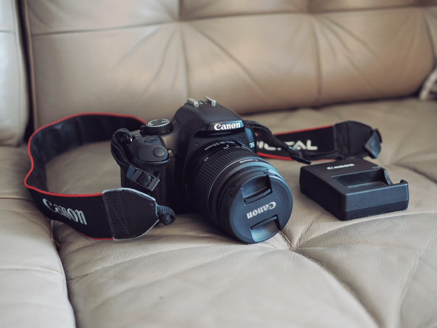 Canon Rebel XSI (EOS 450D) DSLR w/ EF s 18-55