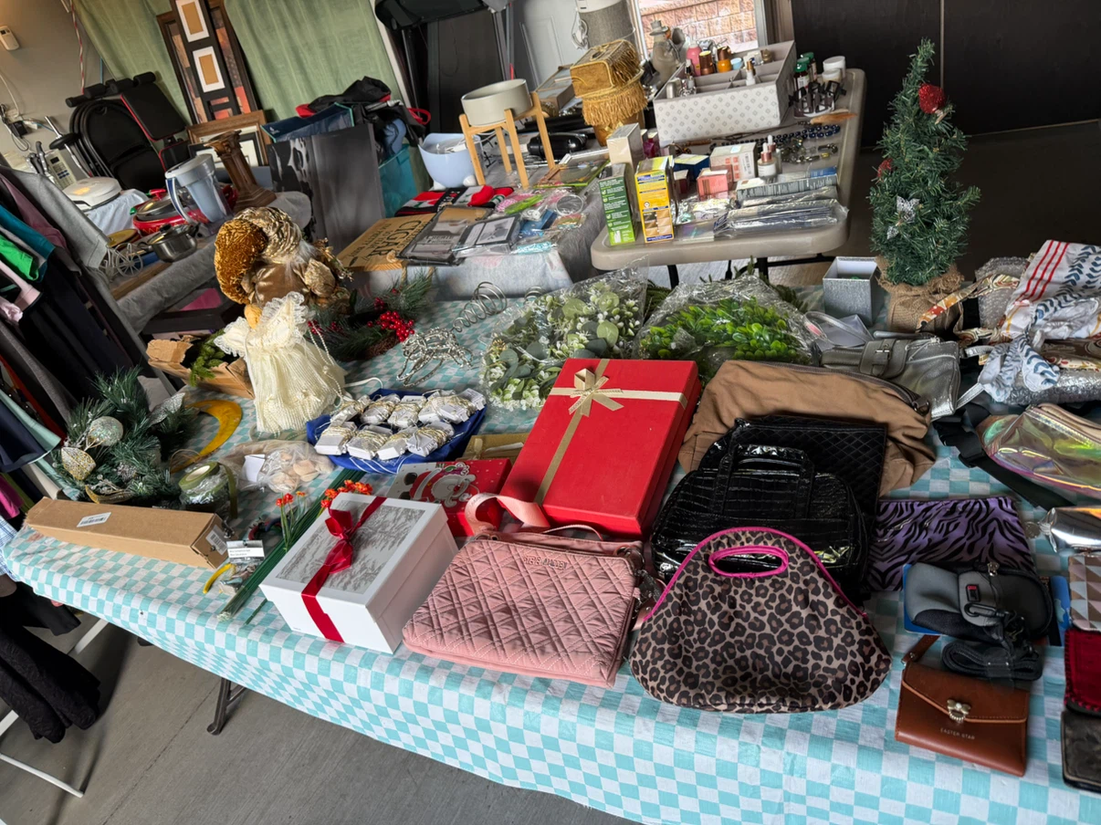Huge garage sale 642 gardenvale road - photo 3