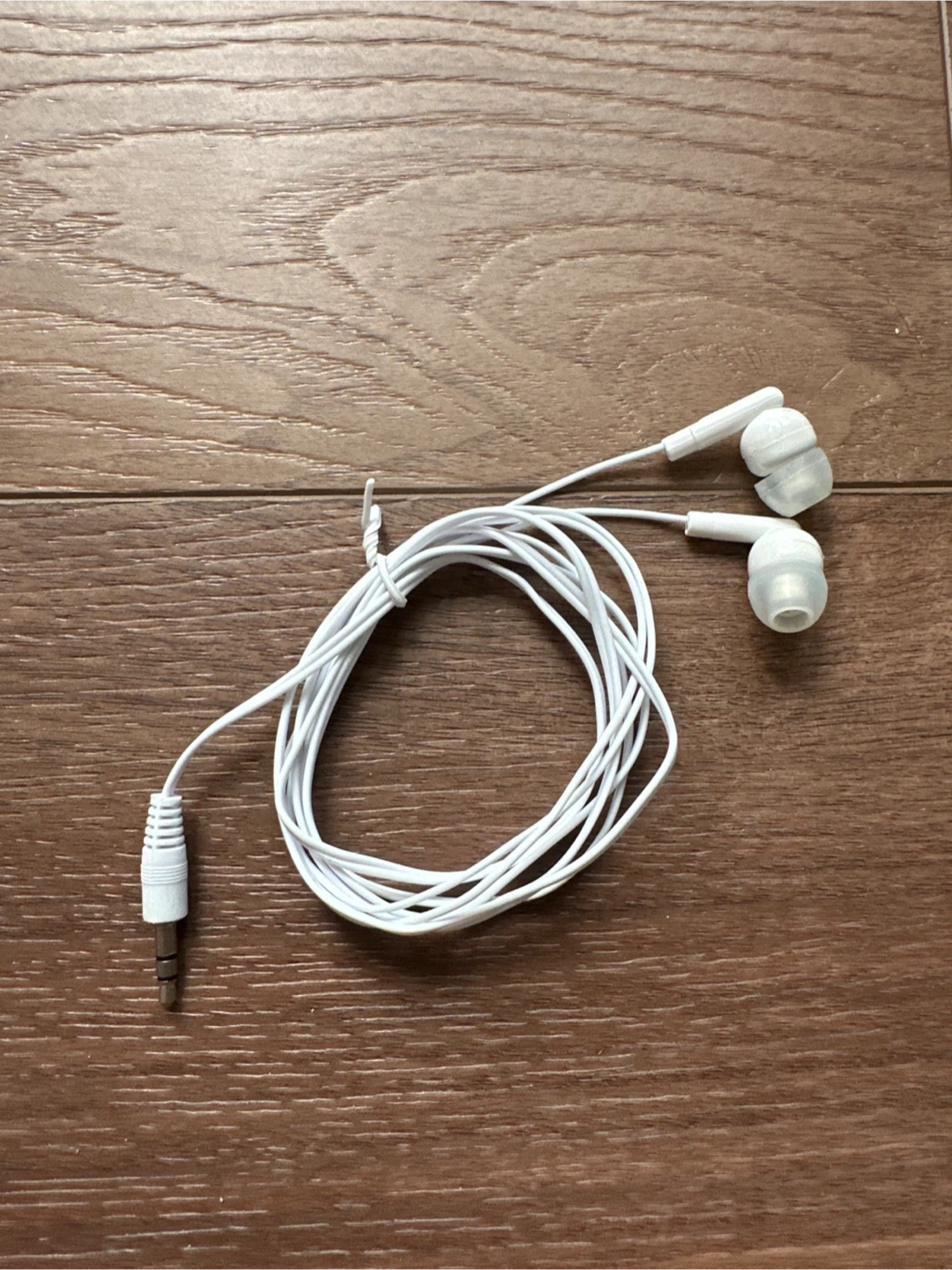 🆓 White Earbuds 🎧
