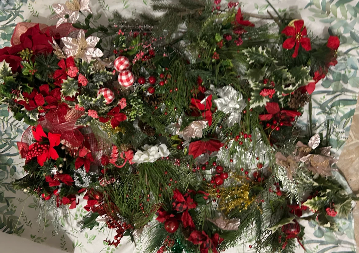Holiday Wreath & Garland Decor Assortment - photo 2