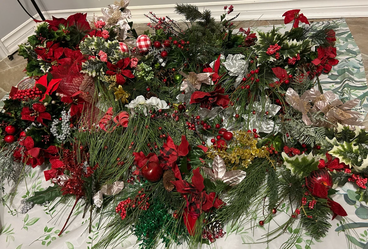 Holiday Wreath & Garland Decor Assortment - photo 3