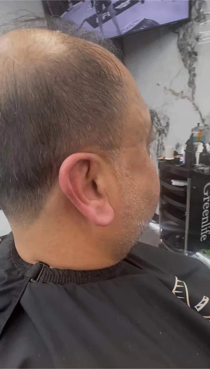 Men's Fade Haircut with Design - photo 3