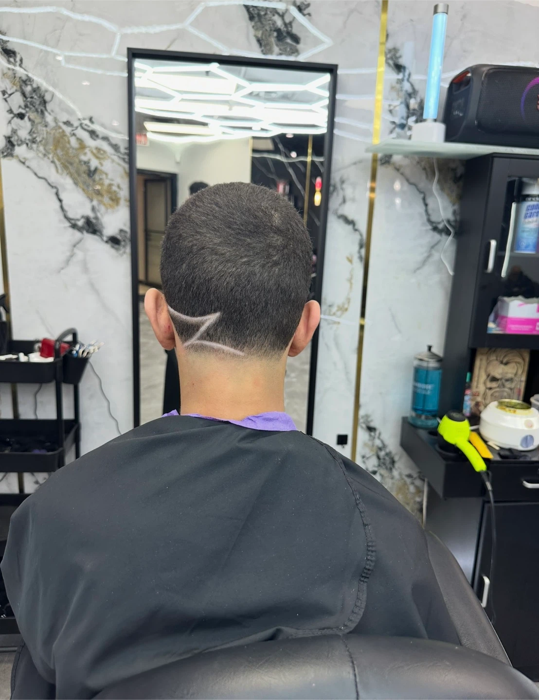 Men's Fade Haircut with Design - photo 4