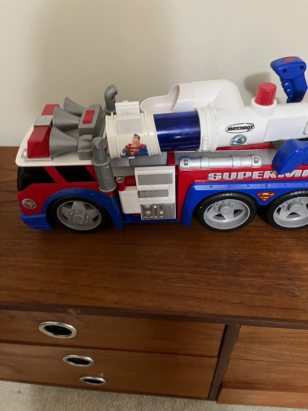 Matchbox Superman Fire Truck Toy - photo 2
