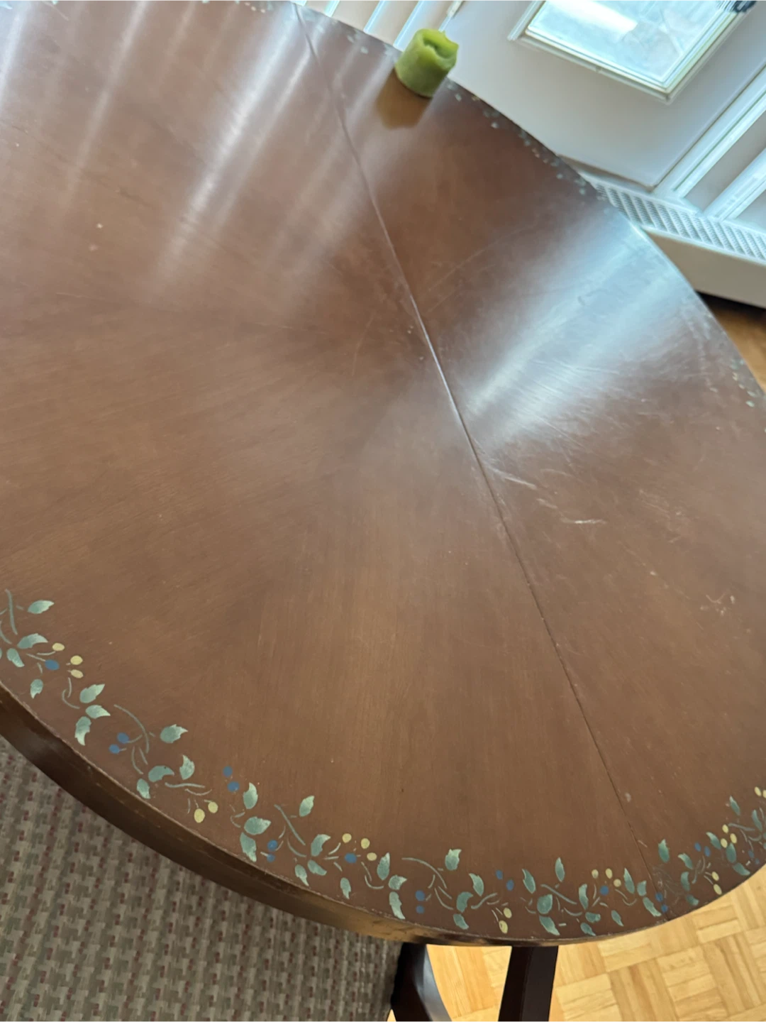 Round Dining Table with Floral Accent - photo 5