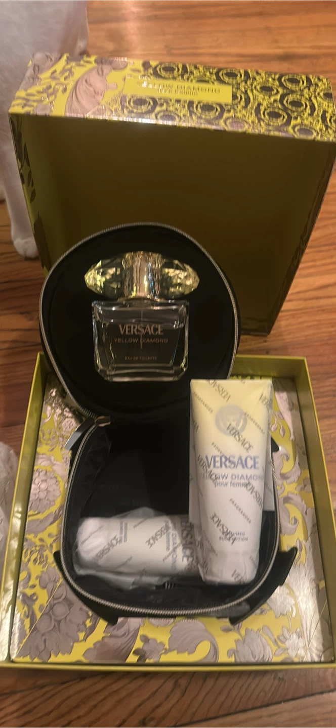 Versace Yellow Diamond Eau de Toilette Gift Set - photo 3