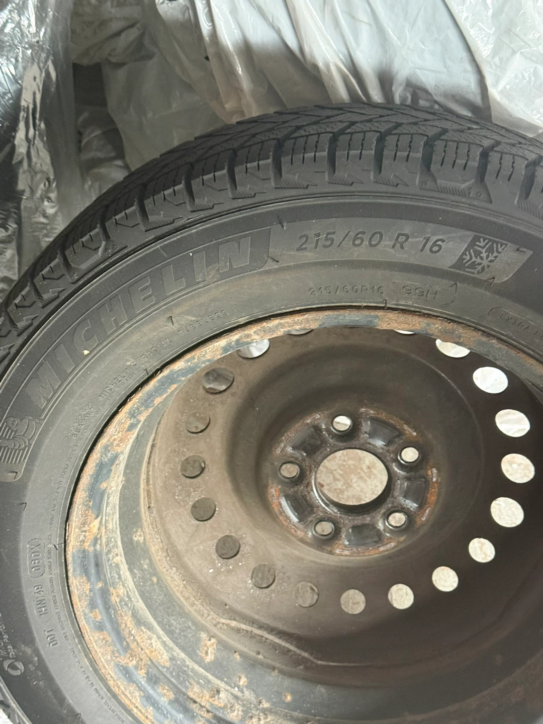 4 Michelin X-Ice Snow Tires 215/60R16 - photo 3
