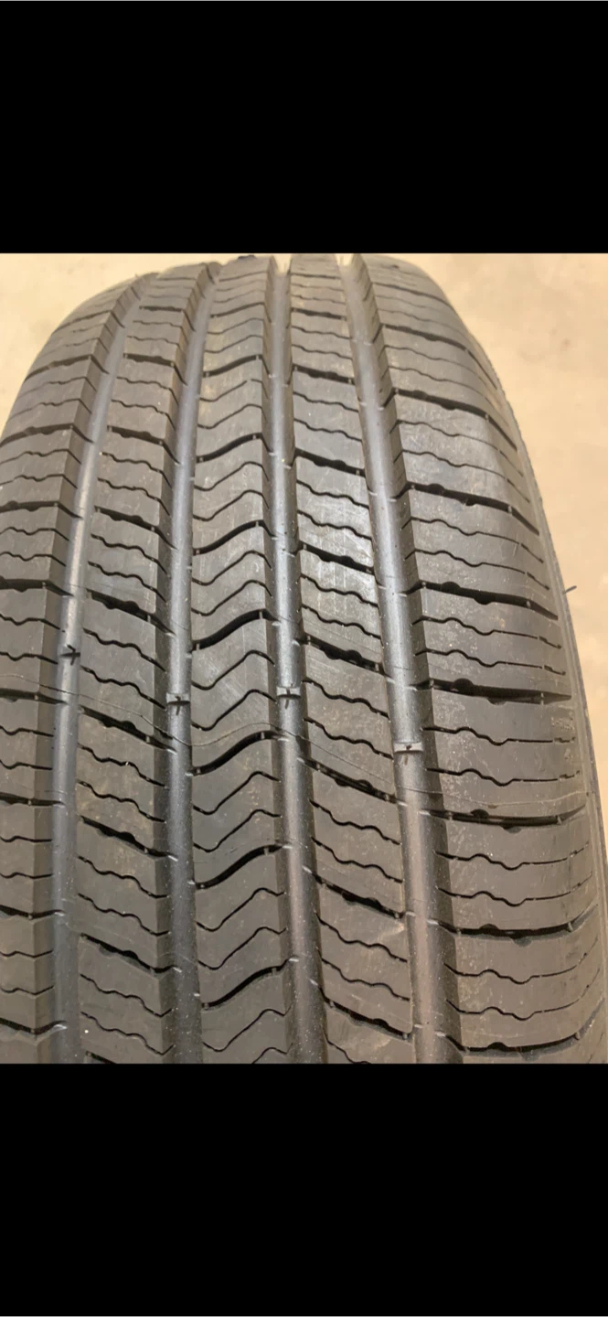 One brand new 4 sessions Michelin Tire - photo 2